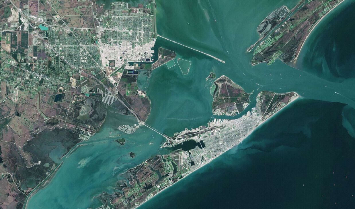 哨兵二号(Sentinel2A)卫星拍摄的码头港口卫星图