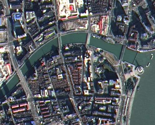 资源三号(ZY3)卫星拍摄的城市卫星图