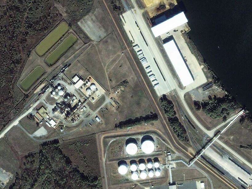 IKONOS卫星拍摄的石油储备装置卫星图