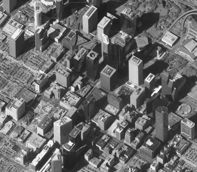 WorldView1卫星影像高清样图(点击查看大图) WorldView1卫星拍摄的城市楼房卫星图,楼房结构和高度看的一清二楚