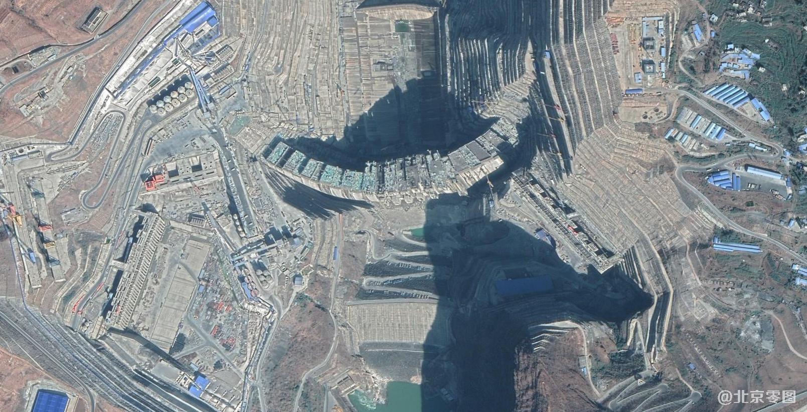 白鹤滩水电站大坝2020年谷歌卫星图
