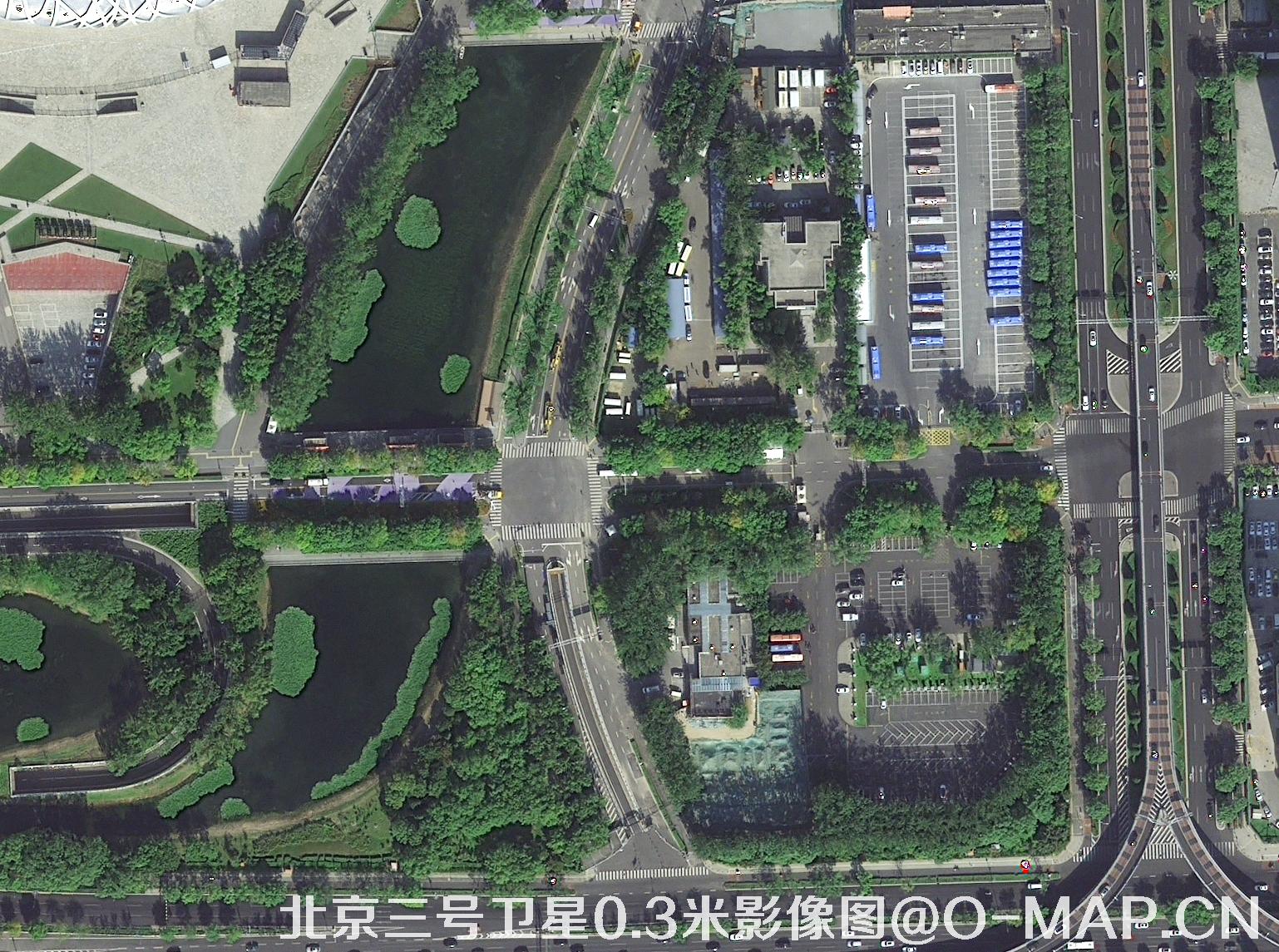 北京三号卫星拍摄的公园河道0.3米卫星地图