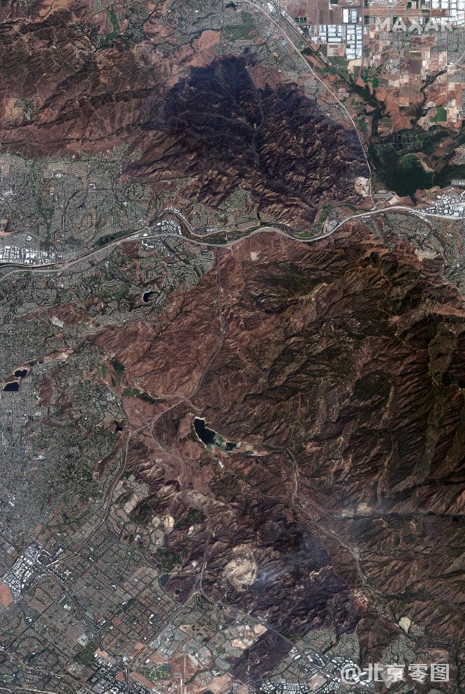 美国南加州的蓝岭和西尔维拉多野火卫星图卫星影像图