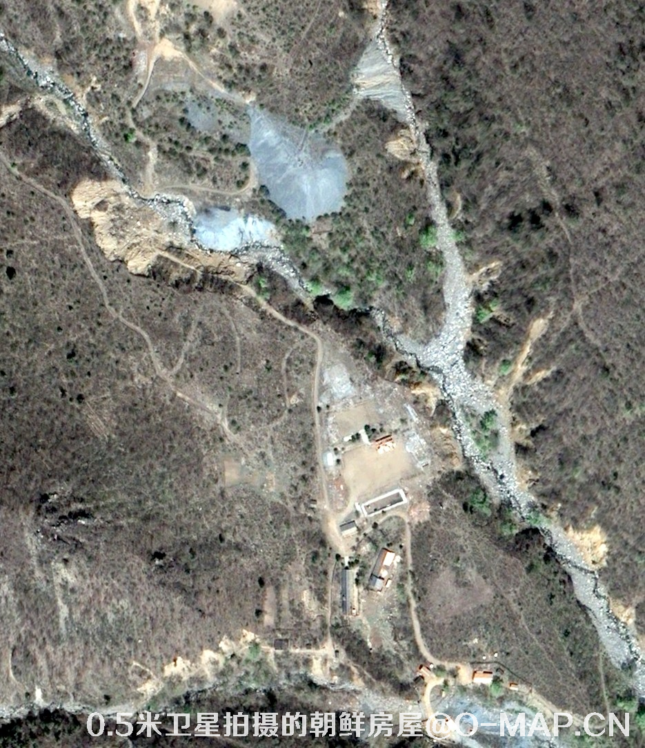 0.5米卫星拍摄的朝鲜房屋