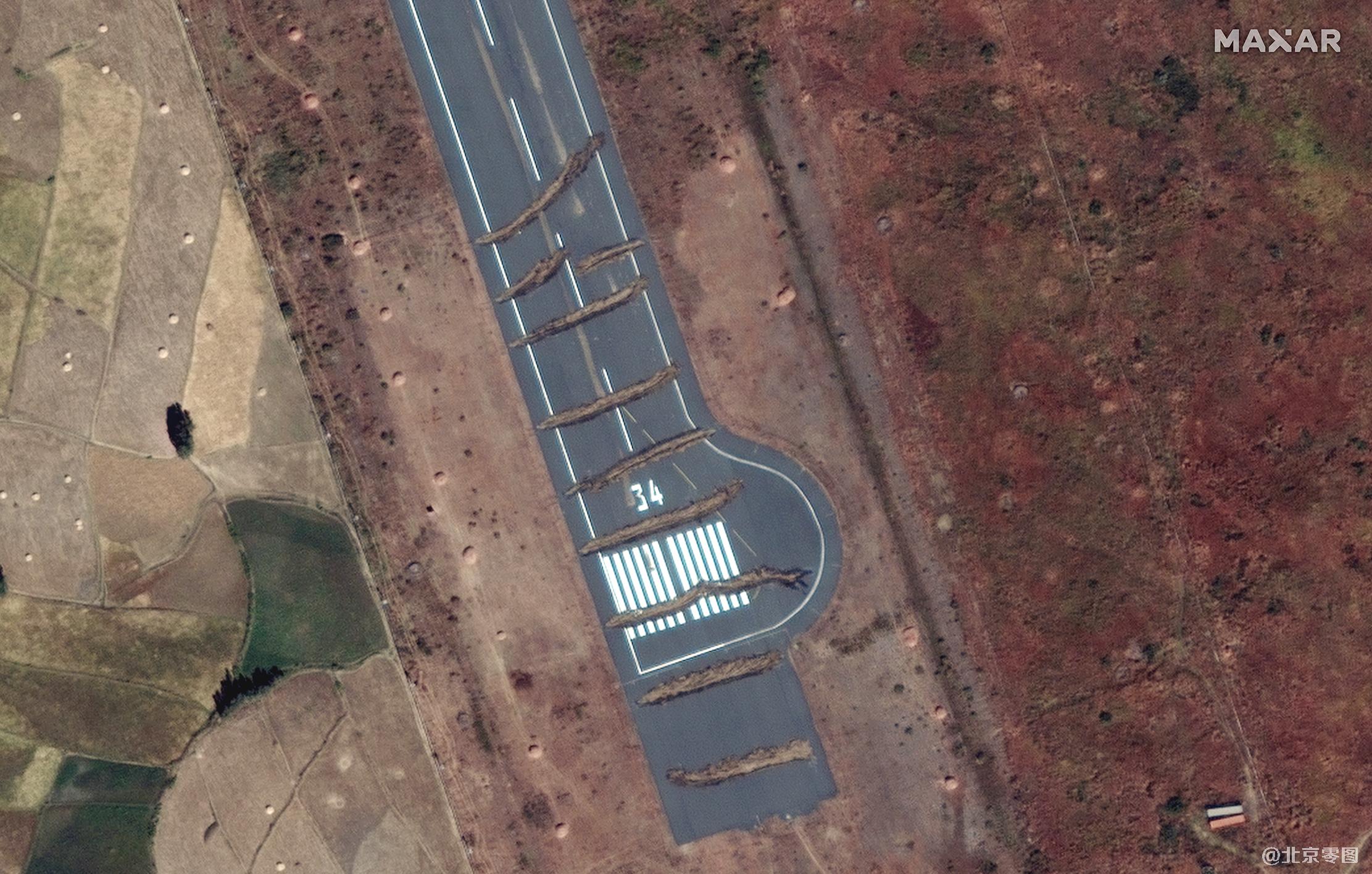 卫星影像图-阿克苏姆机场跑道被挖战壕
