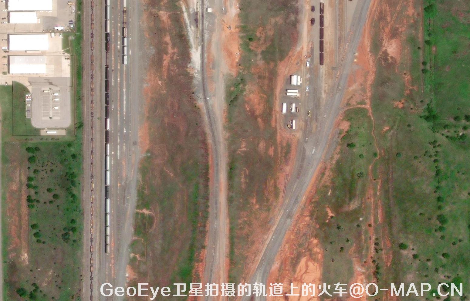 GeoEye卫星拍摄的轨道上的火车