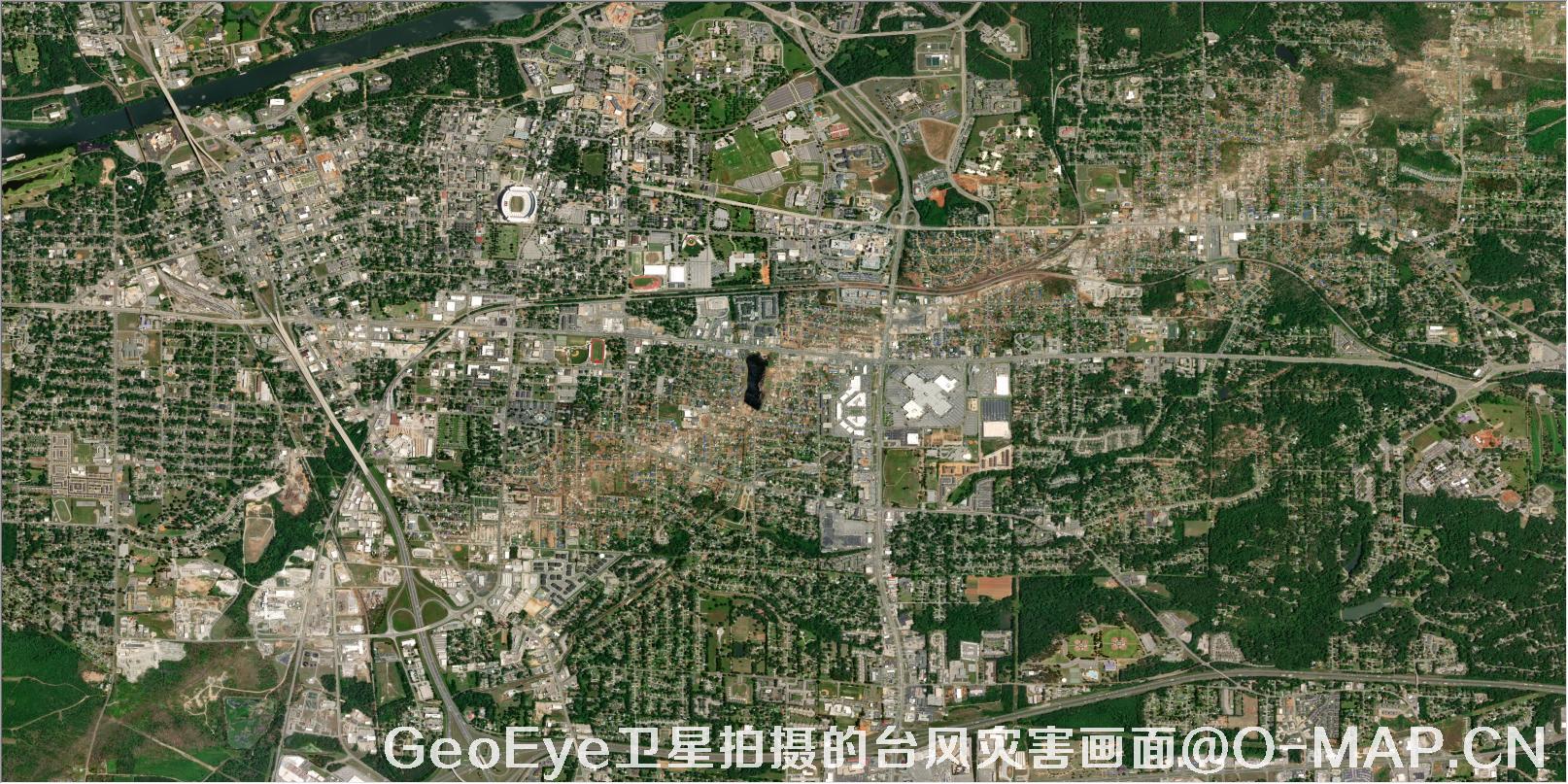 GeoEye卫星拍摄的2011年美国乔普林市龙卷风灾害画面