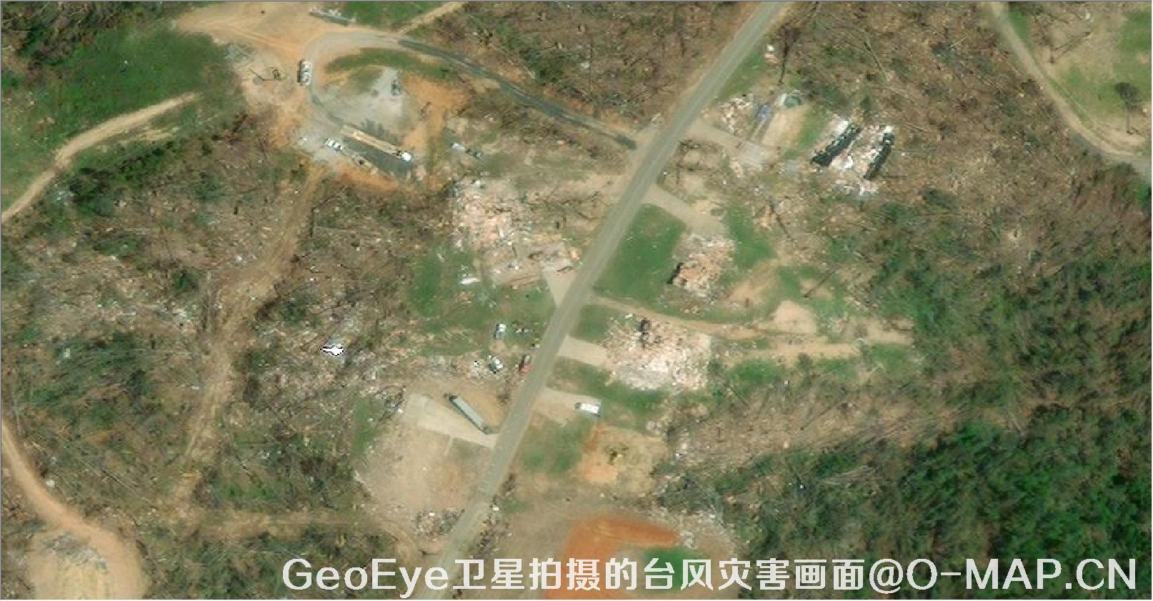 GeoEye卫星拍摄的2011年美国乔普林市龙卷风灾害画面