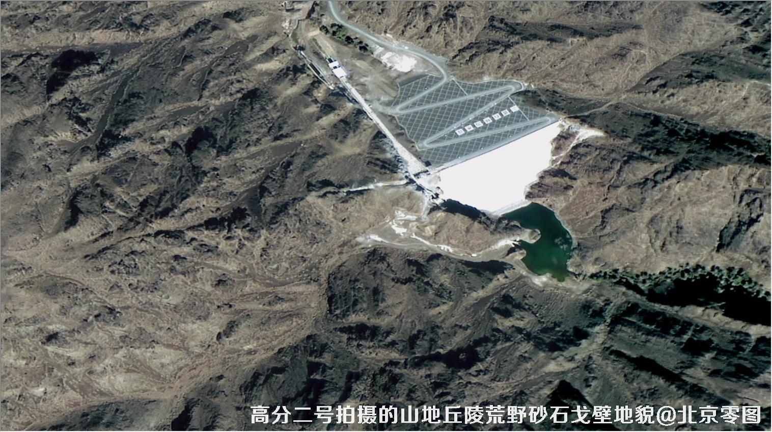 高分二号拍摄的山地丘陵荒野砂石戈壁积雪地貌卫星图