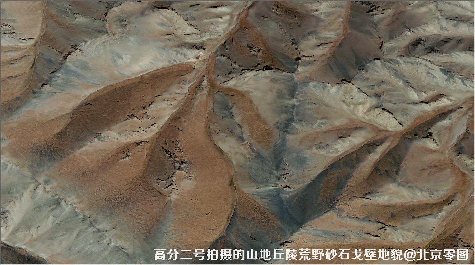 高分二号拍摄的山地丘陵荒野砂石戈壁积雪地貌卫星图