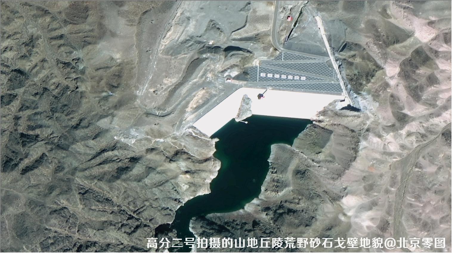 高分二号拍摄的山地丘陵荒野砂石戈壁积雪地貌卫星图