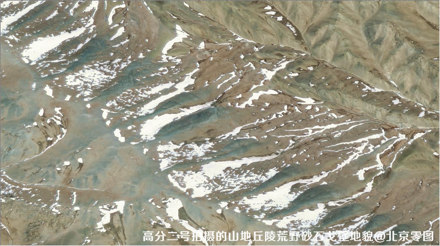 高分二号拍摄的山地丘陵荒野砂石戈壁积雪地貌卫星图