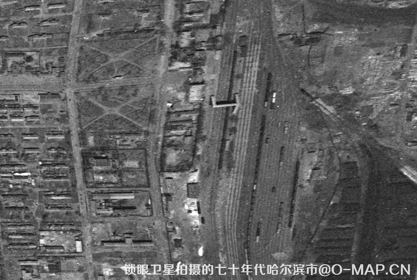 锁眼卫星拍摄的哈尔滨七十年代高清黑白卫星影像图