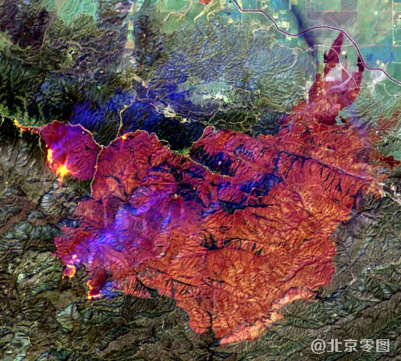哨兵卫星拍摄的加州林火卫星影像图