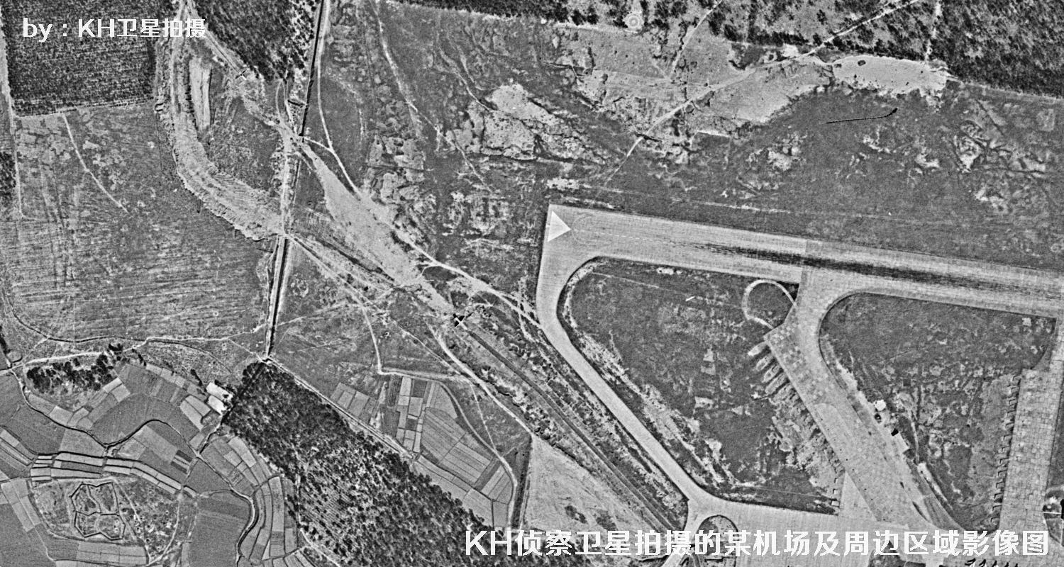 KH侦察卫星拍摄的某机场及周边区域影像图