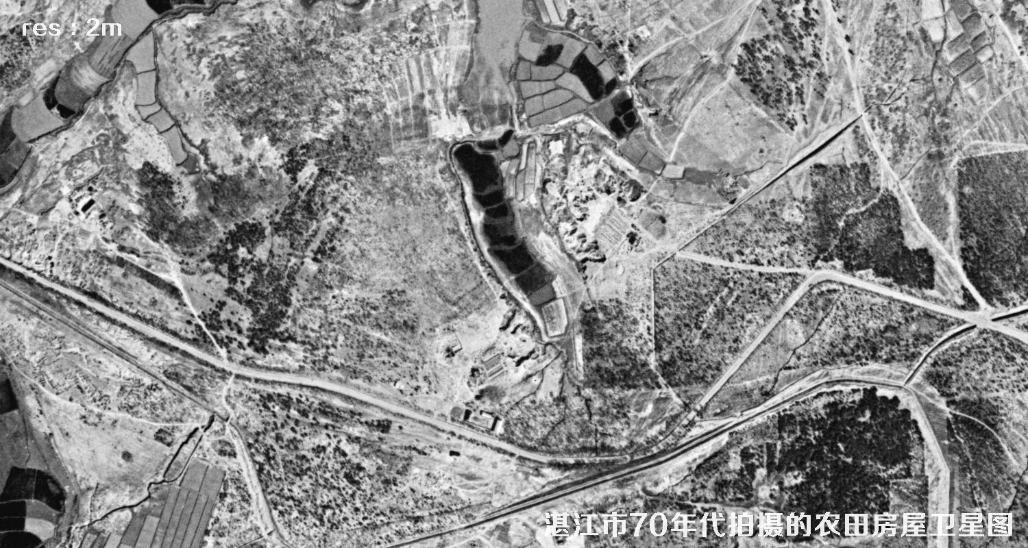 美国侦察卫星在70年代拍摄的湛江市房屋农田高清历史卫星图片