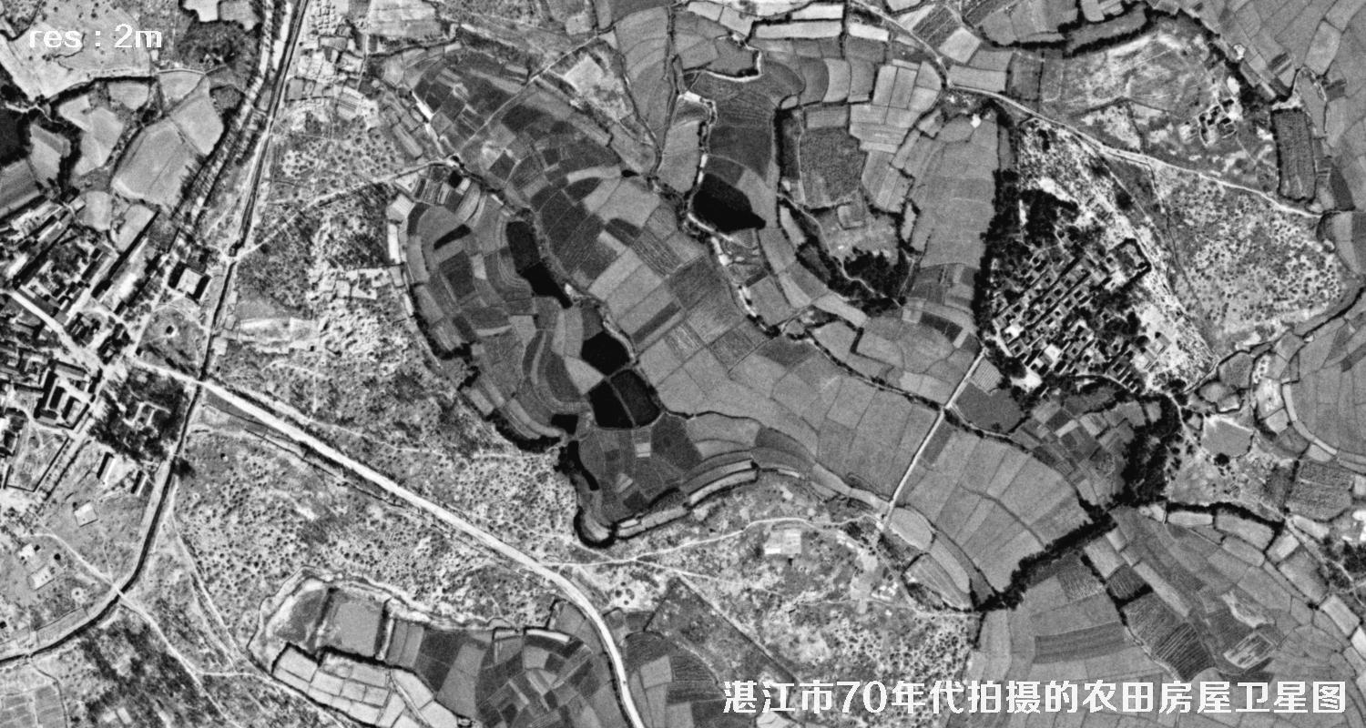 美国侦察卫星在70年代拍摄的湛江市房屋农田高清历史卫星图片