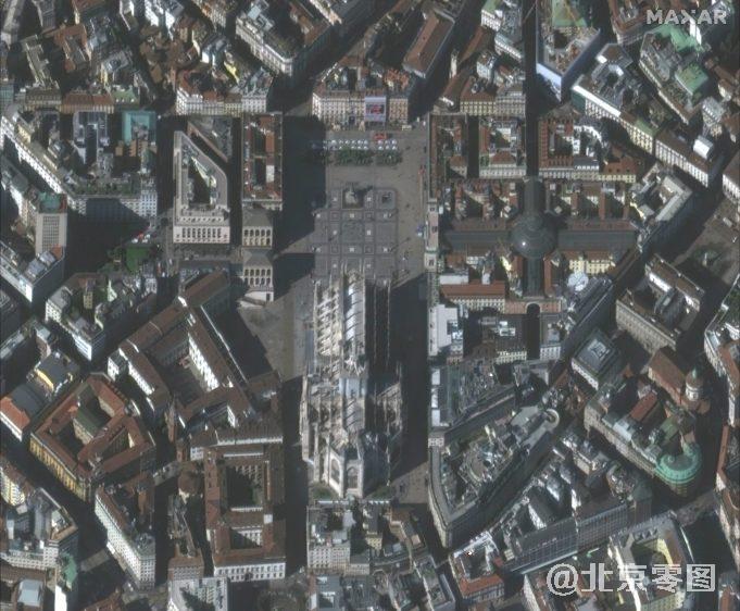 maxar卫星拍摄的意大利米兰大教堂广场