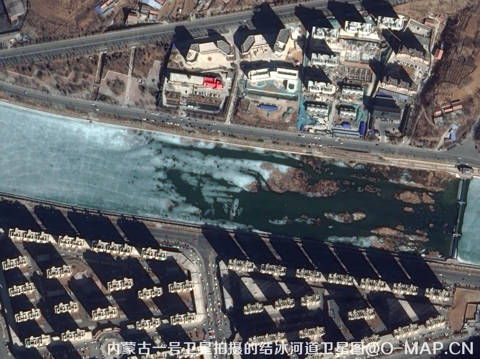 内蒙古一号卫星拍摄的结冰河道影像图