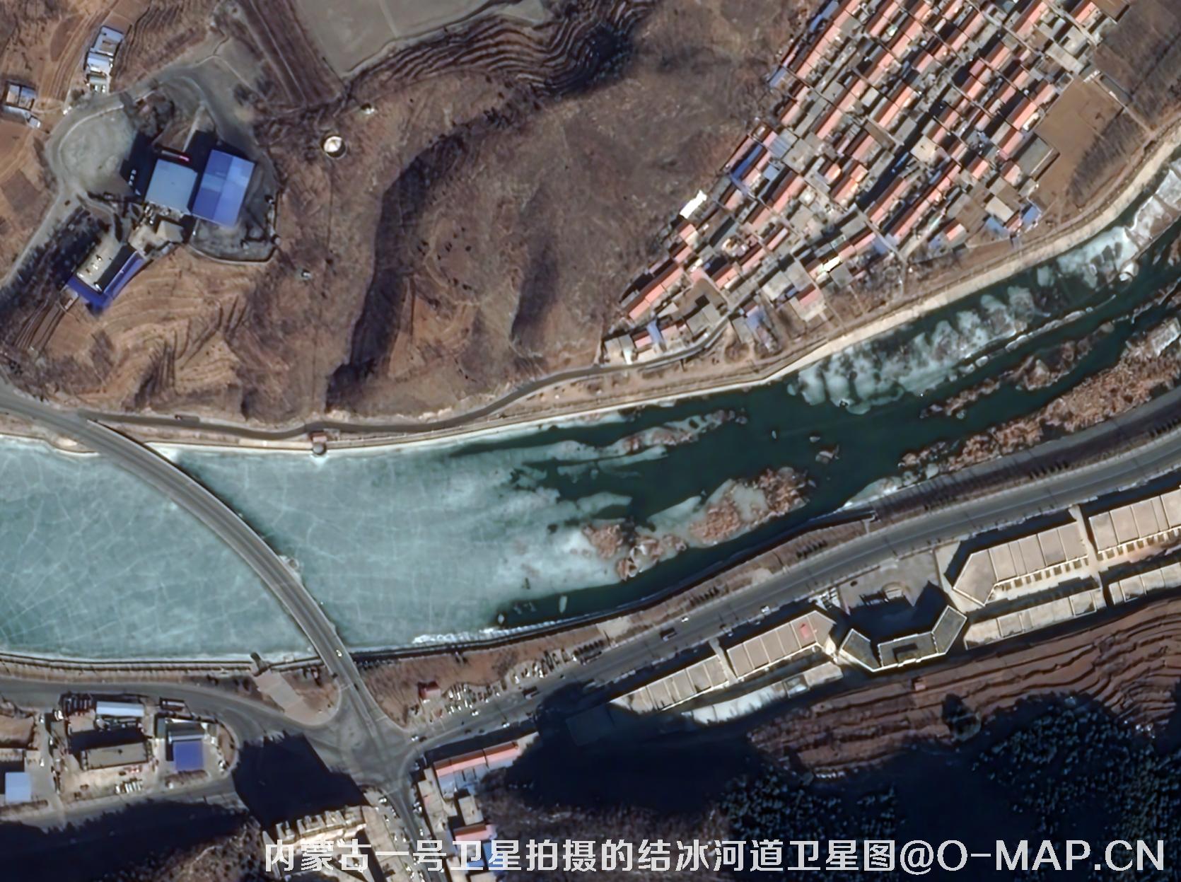 内蒙古一号卫星拍摄的结冰河道影像图