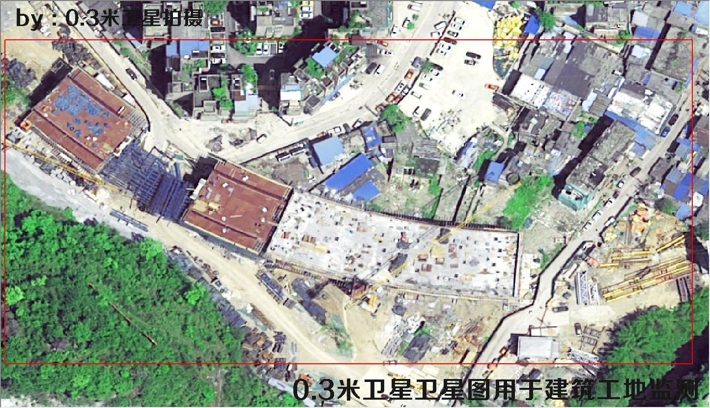 0.3米分辨率卫星拍摄的建筑工地以及作业车辆和物料