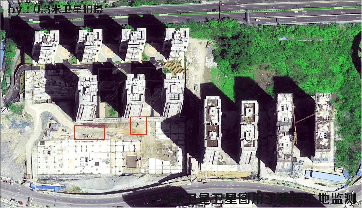 0.3米分辨率卫星拍摄的建筑工地以及作业车辆和物料