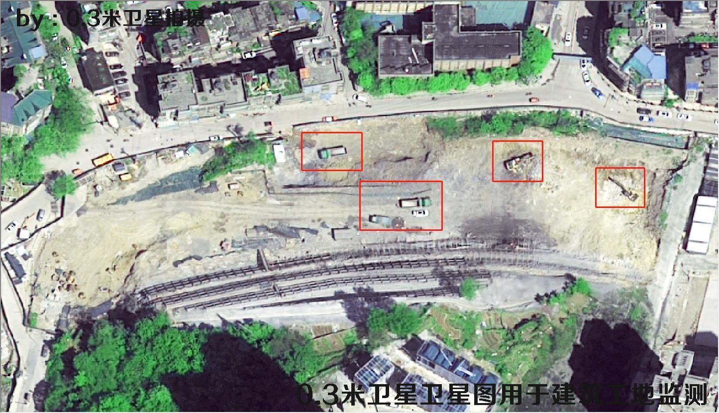 0.3米分辨率卫星拍摄的建筑工地以及作业车辆和物料