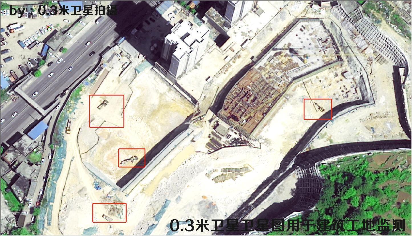 0.3米分辨率卫星拍摄的建筑工地以及作业车辆和物料