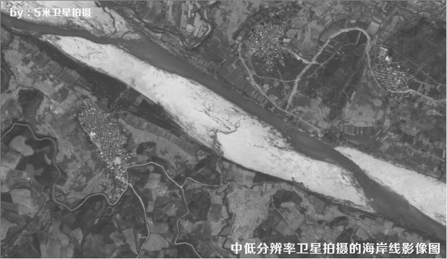 中低分辨率卫星拍摄的海南省某段海岸线黑白卫星影像