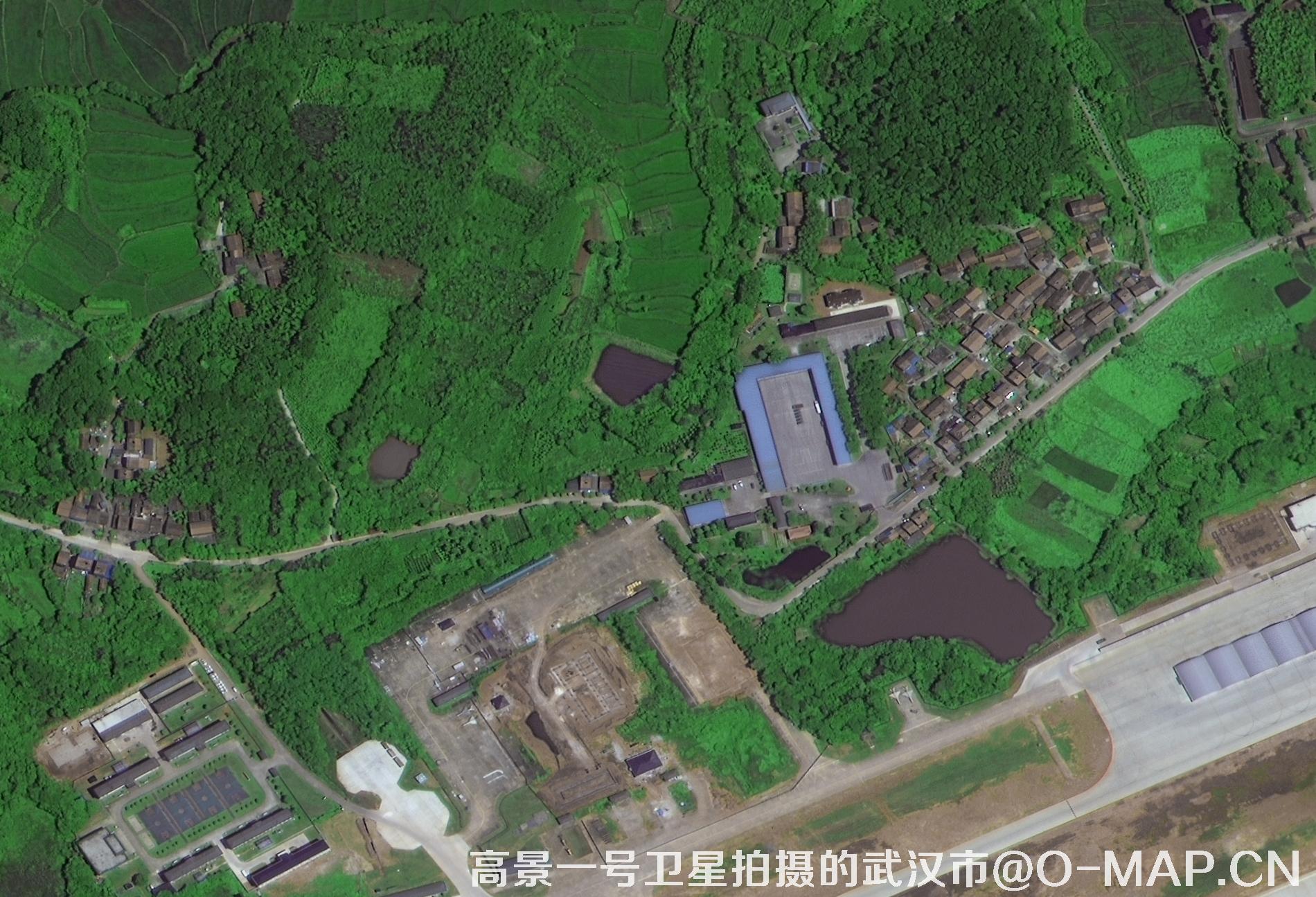 高景一号卫星拍摄的湖北省武汉市最新卫星图-机场跑道