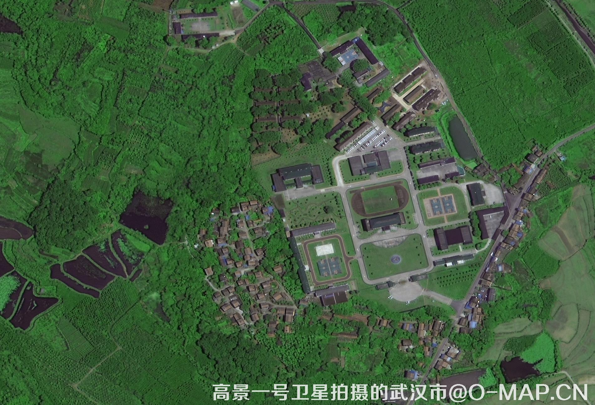 高景一号卫星拍摄的湖北省武汉市最新卫星图-学校操场