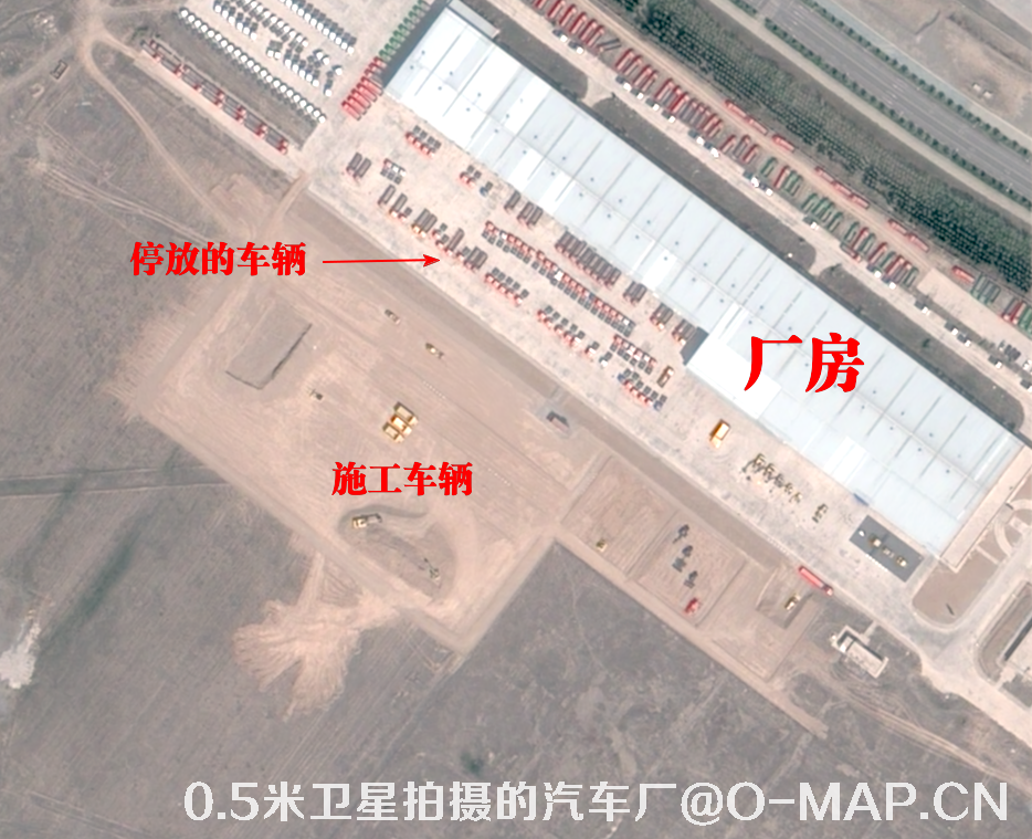 0.5米卫星拍摄的汽车厂房和停靠的车辆