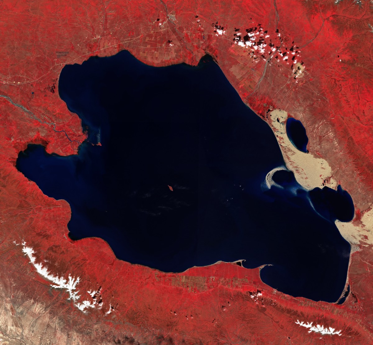 青海湖的假彩色卫星图就像地球的眼泪-源自北京亿景图