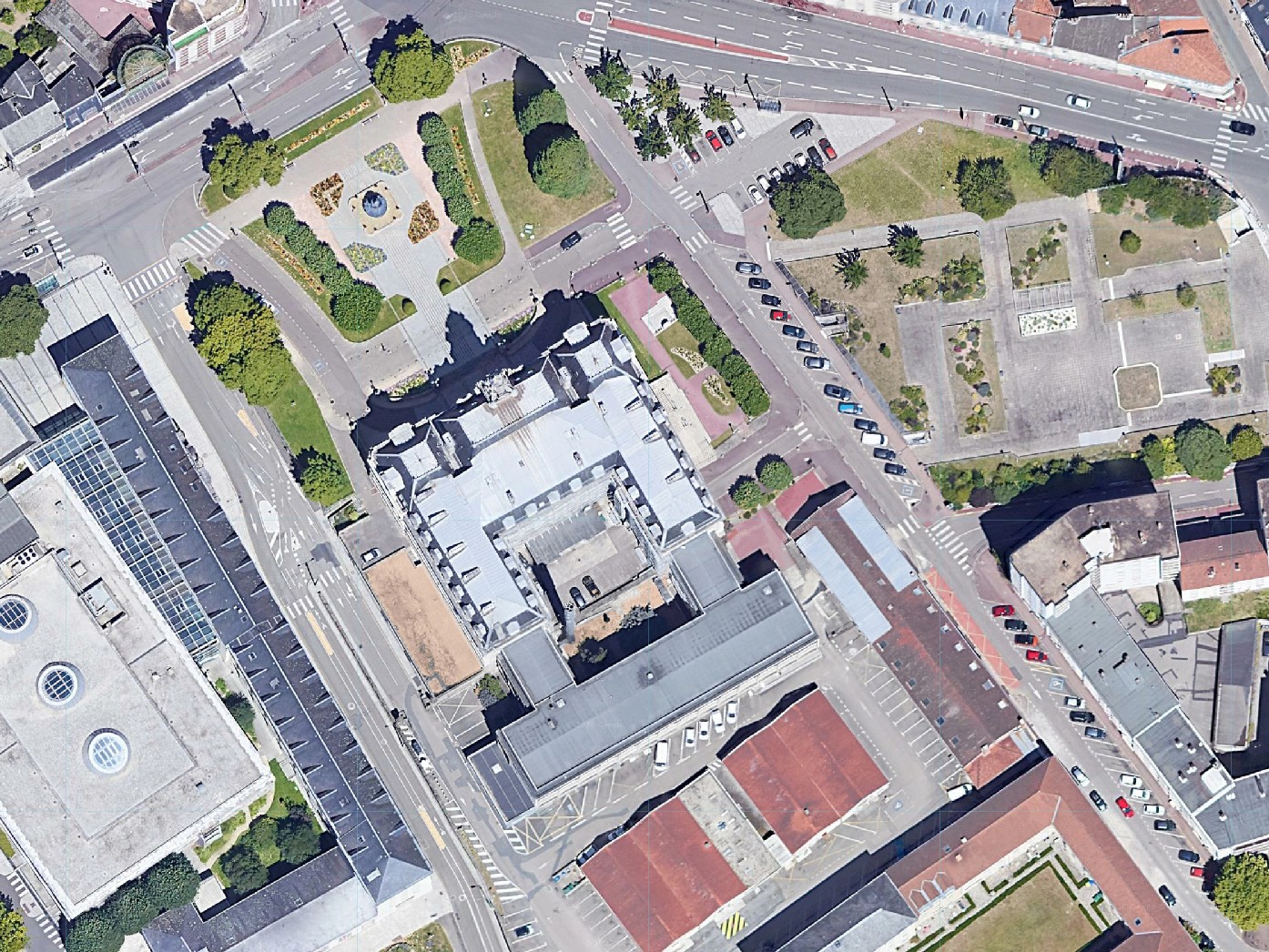 Satellite view of Limoges city hall fire location