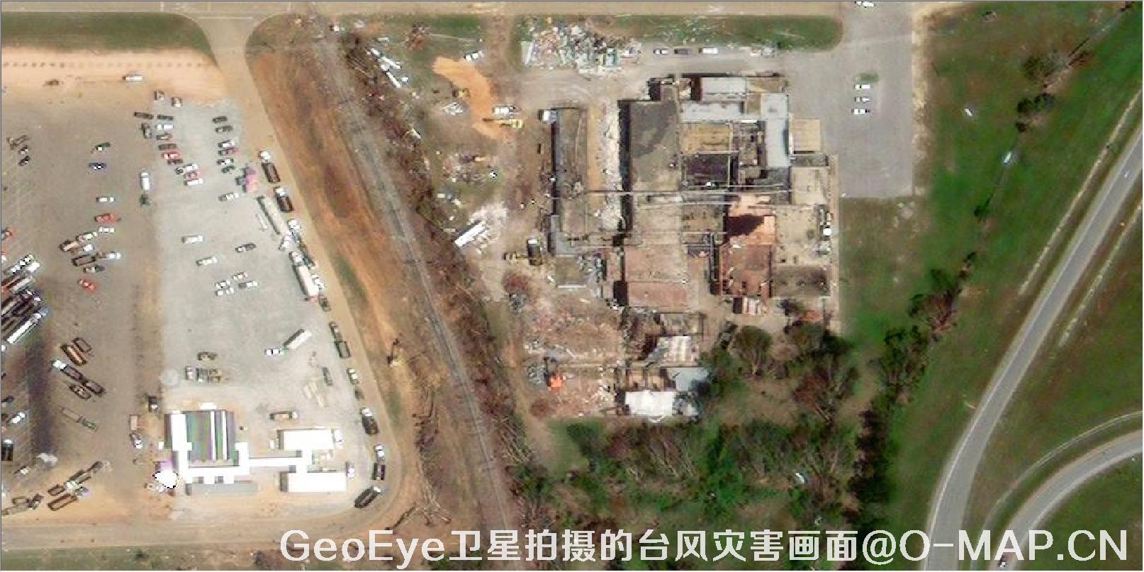 GeoEye卫星拍摄的2011年美国乔普林市龙卷风灾害画面