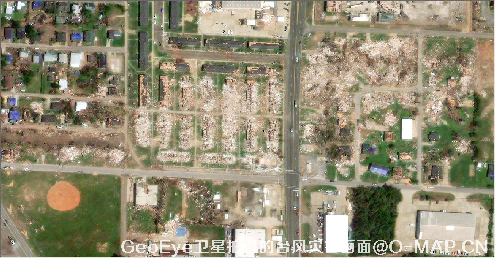GeoEye卫星拍摄的2011年美国乔普林市龙卷风灾害画面