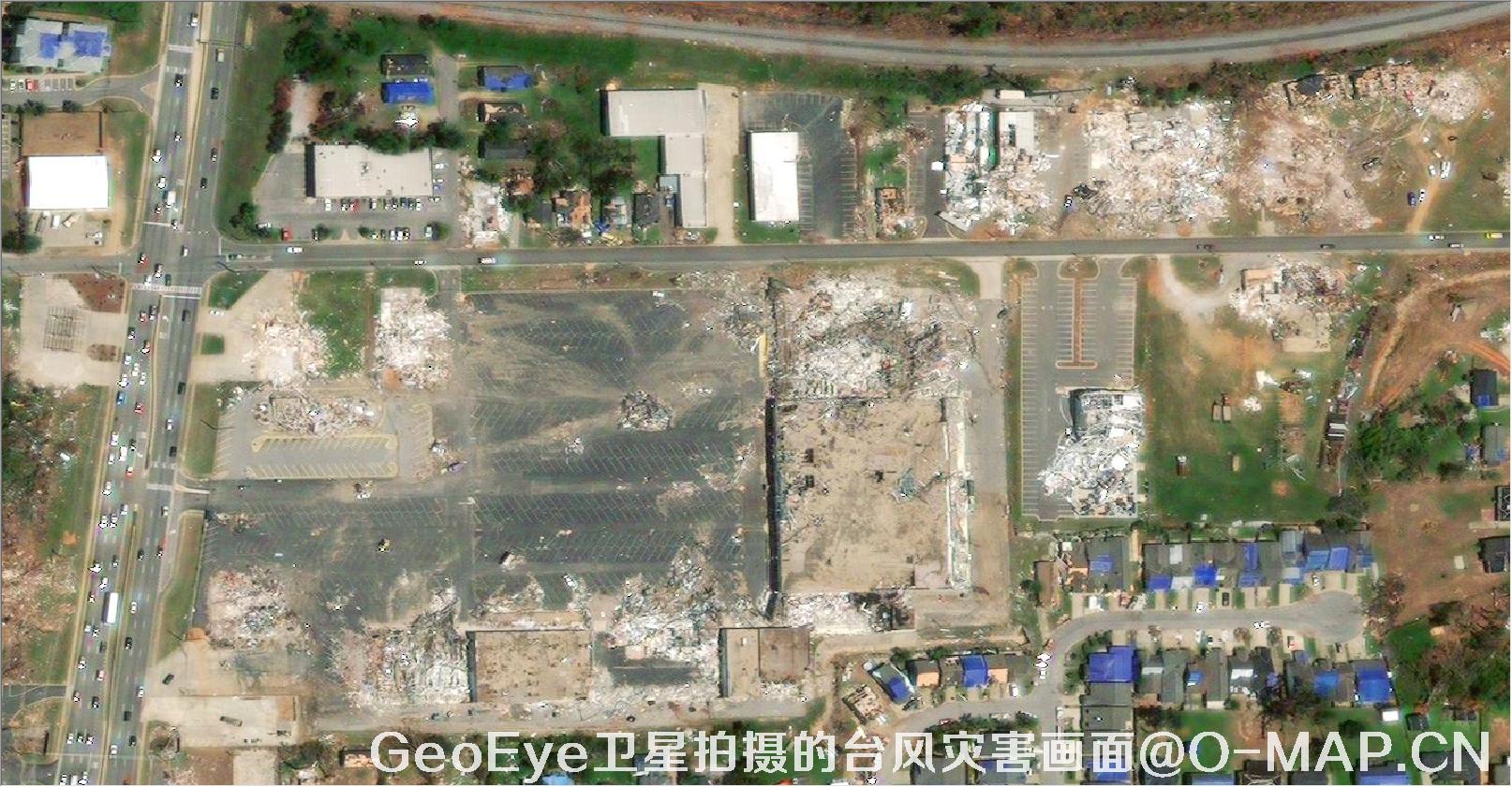 GeoEye卫星拍摄的2011年美国乔普林市龙卷风灾害画面