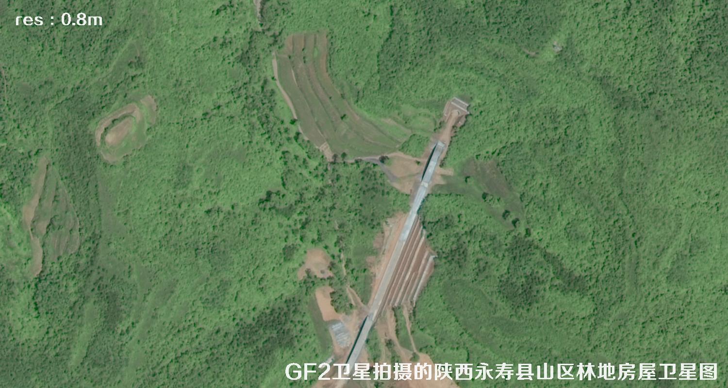 GF2卫星2017年拍摄的陕西省咸阳市永寿县山区树林和房屋卫星图