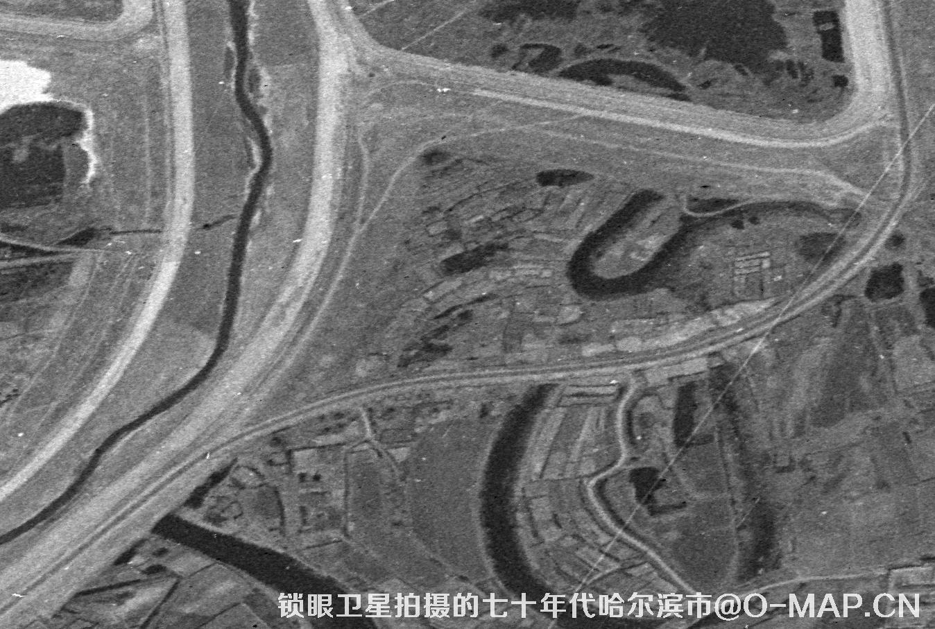 锁眼卫星拍摄的哈尔滨七十年代高清黑白卫星影像图