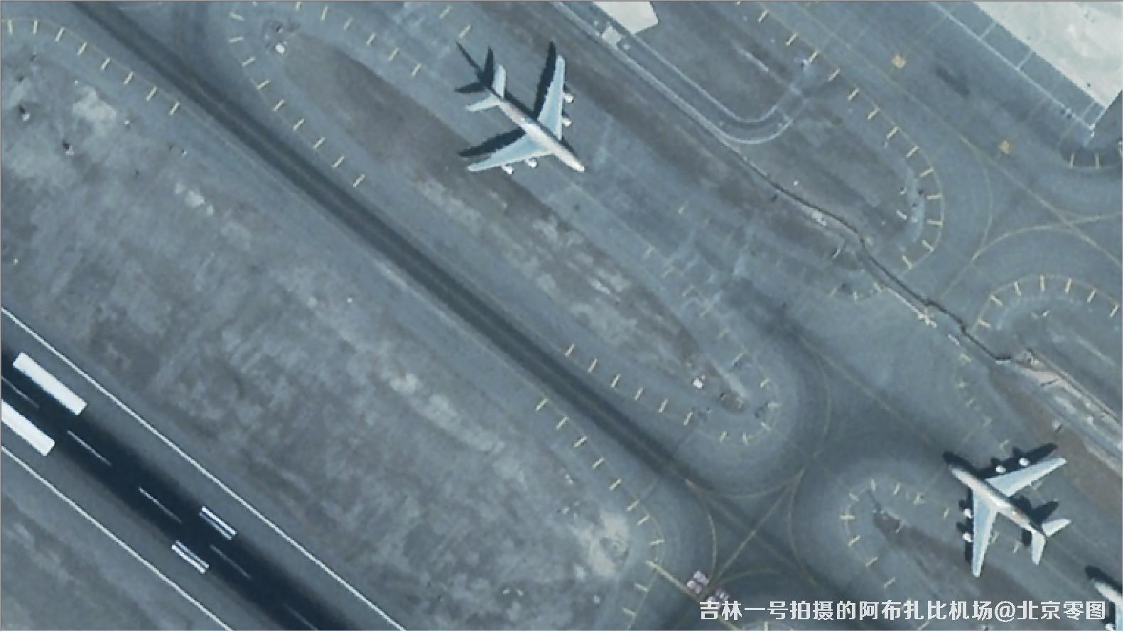 吉林一号02A卫星拍摄的阿布扎比机场卫星图
