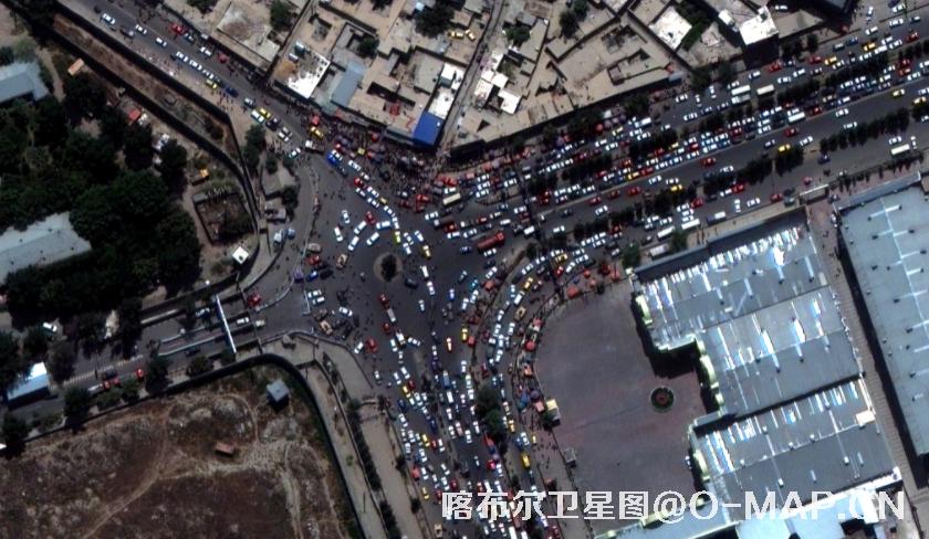 Maxar卫星拍摄的喀布尔市哈米德卡尔扎伊国际机场和周边卫星图