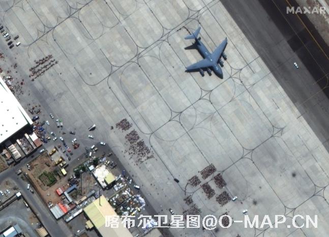 Maxar卫星拍摄的喀布尔市哈米德卡尔扎伊国际机场和周边卫星图