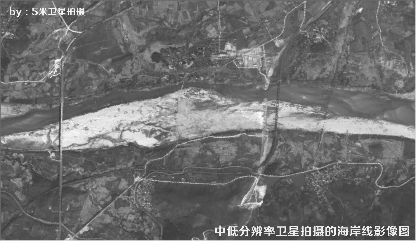 中低分辨率卫星拍摄的海南省某段海岸线黑白卫星影像