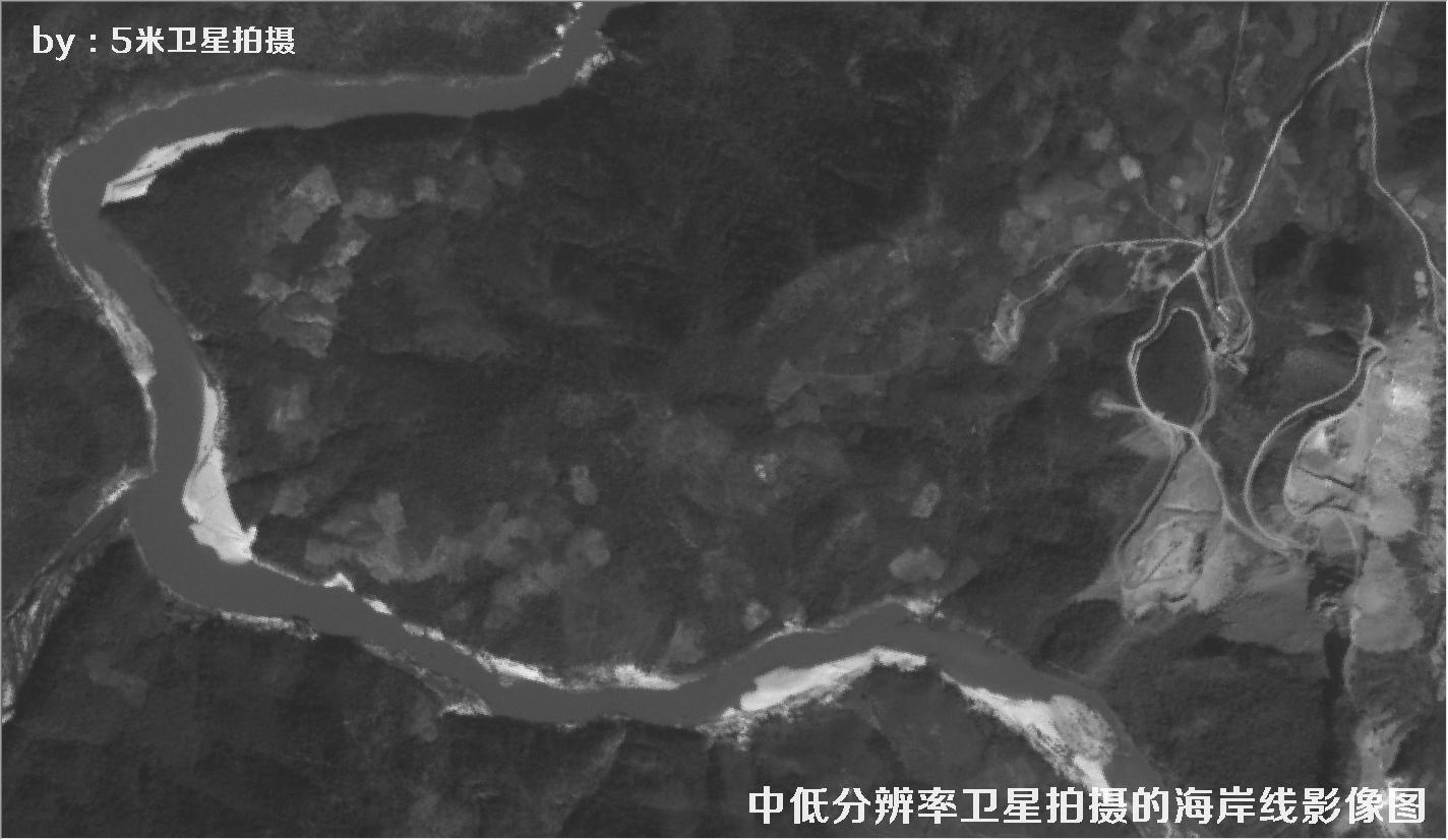 中低分辨率卫星拍摄的海南省某段海岸线黑白卫星影像