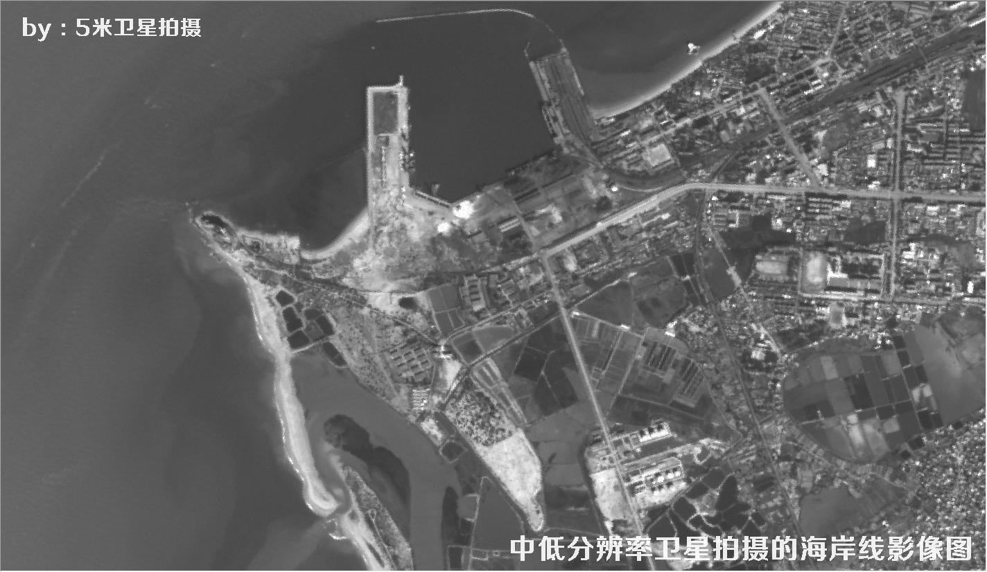 中低分辨率卫星拍摄的海南省某段海岸线黑白卫星影像