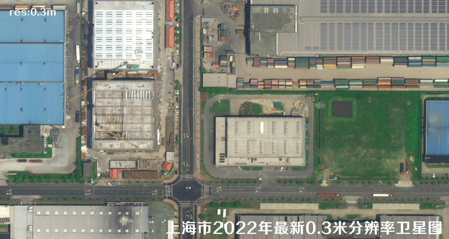 0.3米卫星拍摄的上海工业园区及周边住宅和空载的大卡车