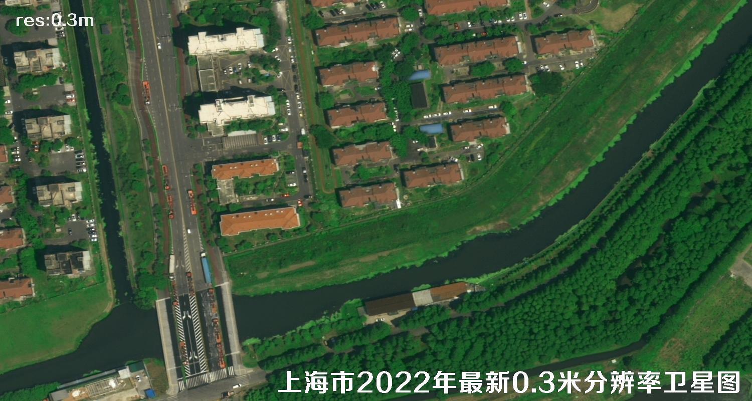 0.3米卫星拍摄的上海工业园区及周边住宅和空载的大卡车