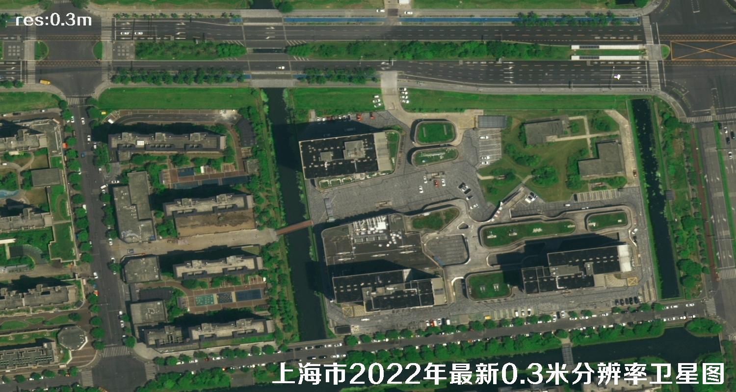 0.3米卫星拍摄的上海工业园区及周边住宅和空载的大卡车